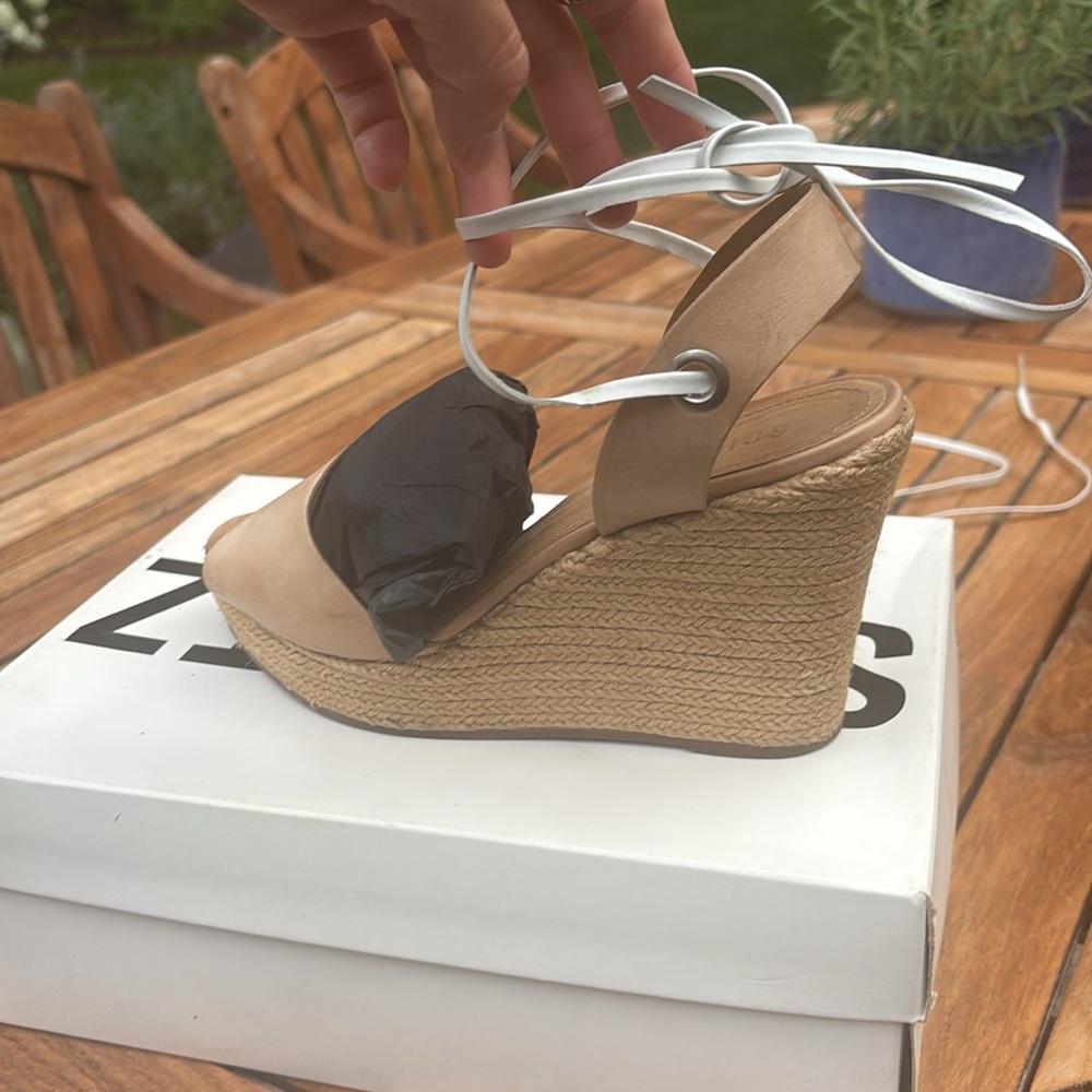 Schutz Atanado soft desert wedges, size 8.5 B - Picture 9 of 10